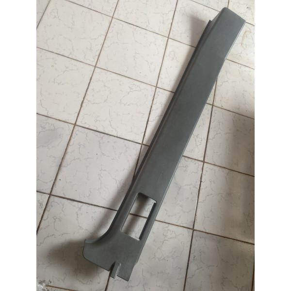 Acabamento Mold. Coluna Cinto Esq. M Benz  Sprinter 02/11 Cinza