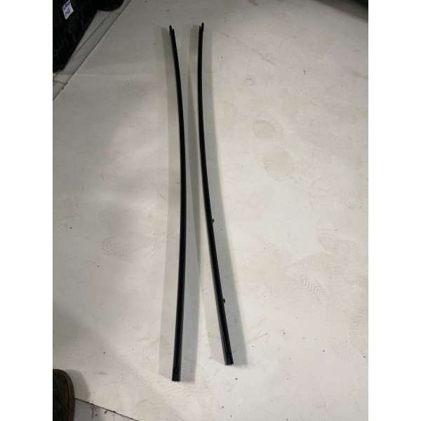 Guia Vidro Porta Dianteira Esquerda Renault Master 2014/22 Preto